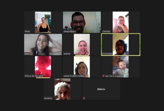 Familiares e amigos/as presentes ao parabéns virtual. Captura de tela. Reprodução