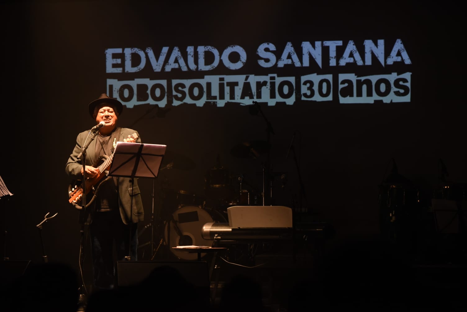 O cantor e compositor Edvaldo Santana em show comemorativo dos 30 anos de "Lobo Solitário", mês passado, no Sesc Pompéia. Foto: Milton Michida/ Divulgação